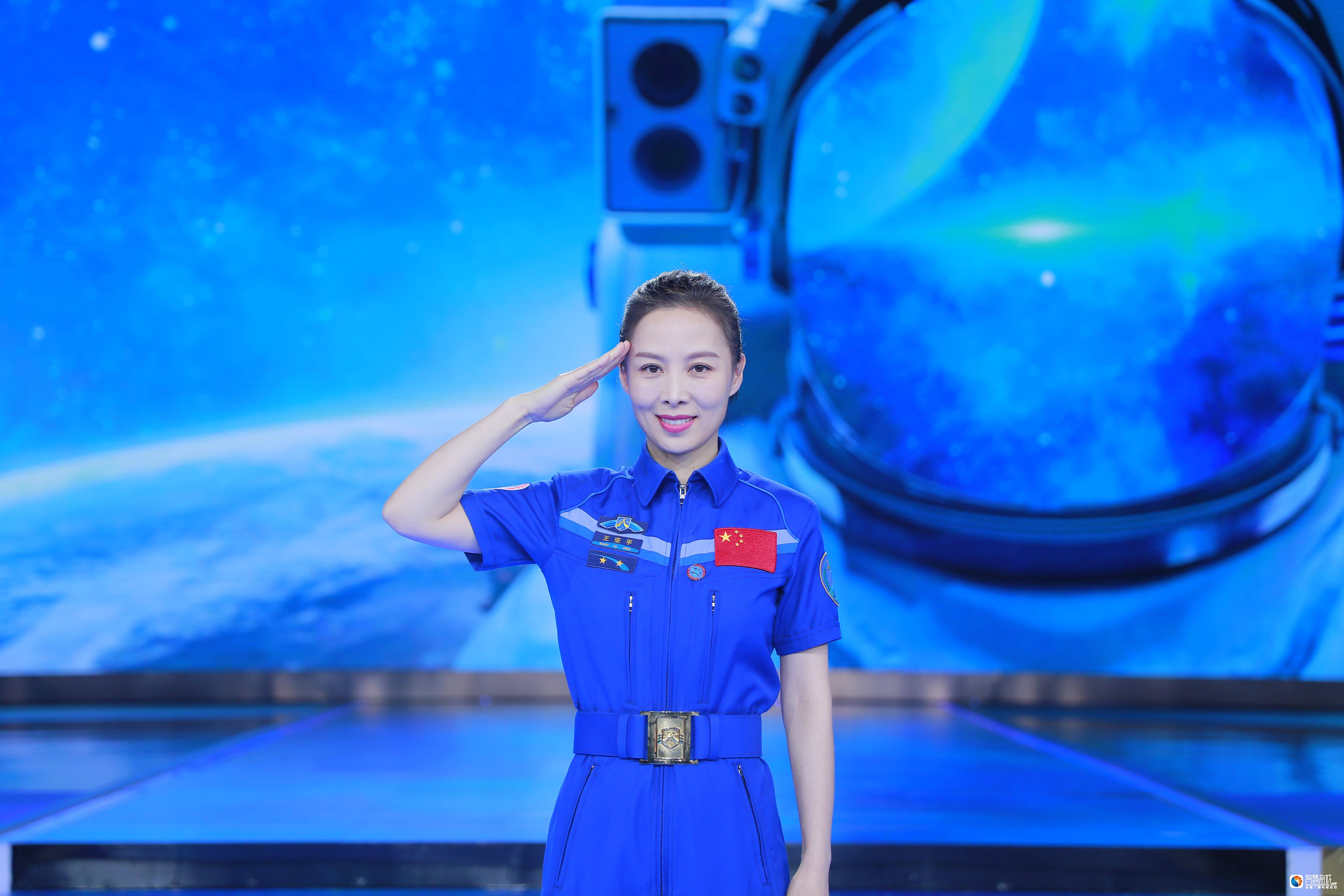 【1080高清】中国首次太空授课全程回顾 看航天员在天宫里做实验讲科学_哔哩哔哩_bilibili