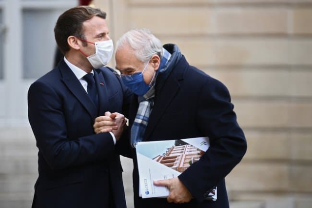 法国总统马克龙30称图片